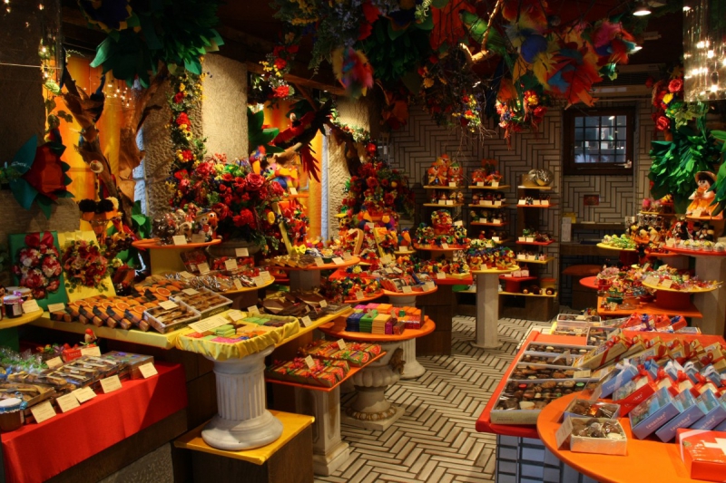 vente-TOURTOUR-min_candy_store_chocolate_shop_chocolate_switzerland-393515